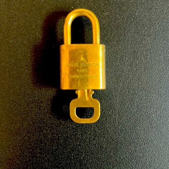 Authentic Louis Vuitton, lock and key number 344. - Picture 5 of 7